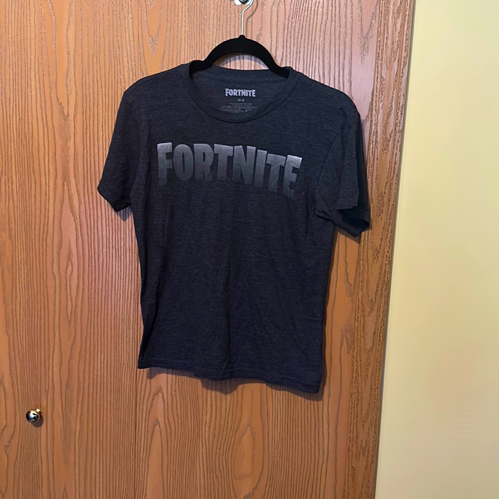 Stylish gray FORTNITE tee shirt